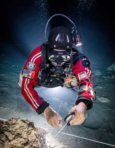 full cave diver